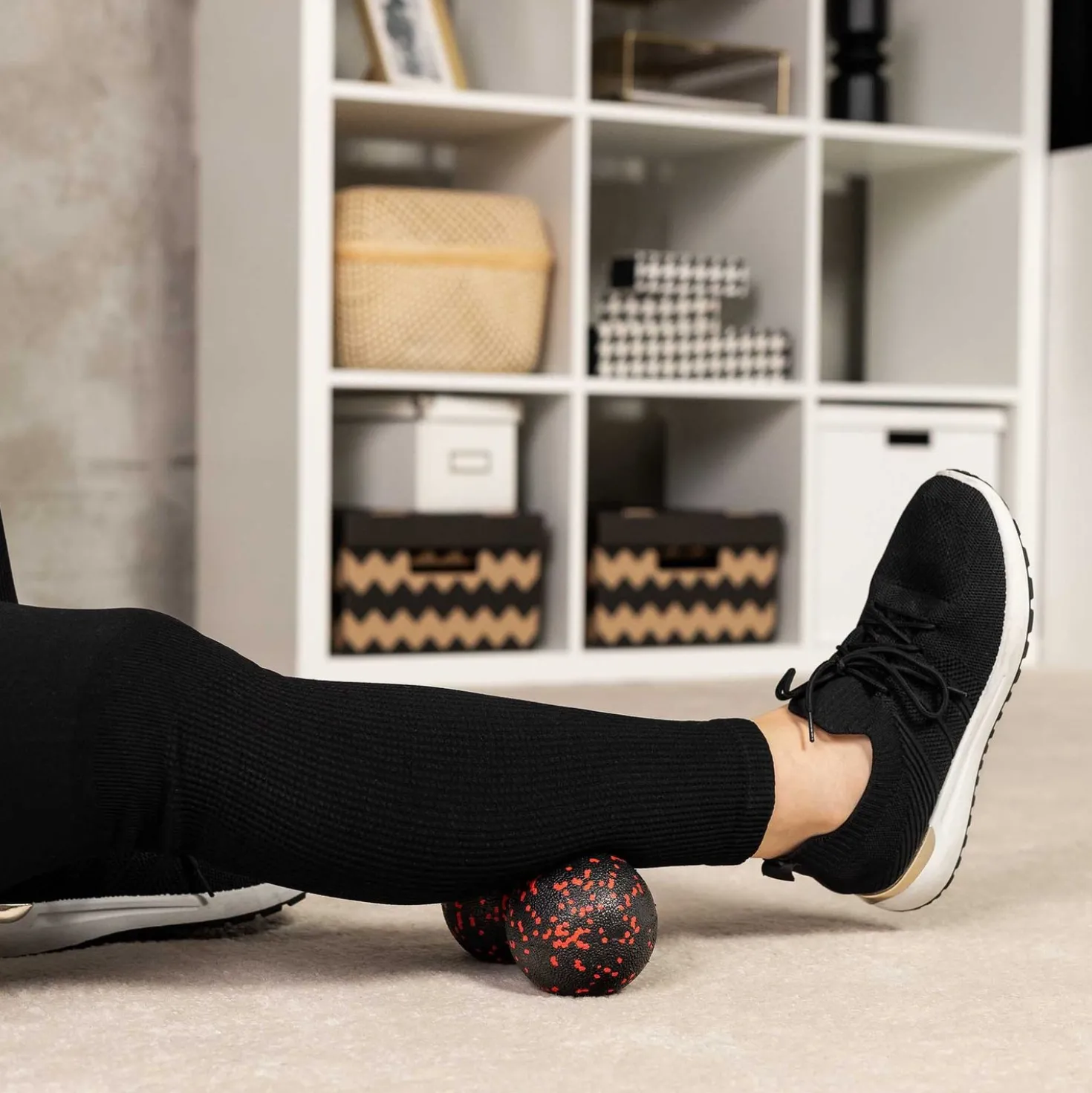 Zestaw piłeczek do masażu + roller i wałek do masażu czarno-czerwony